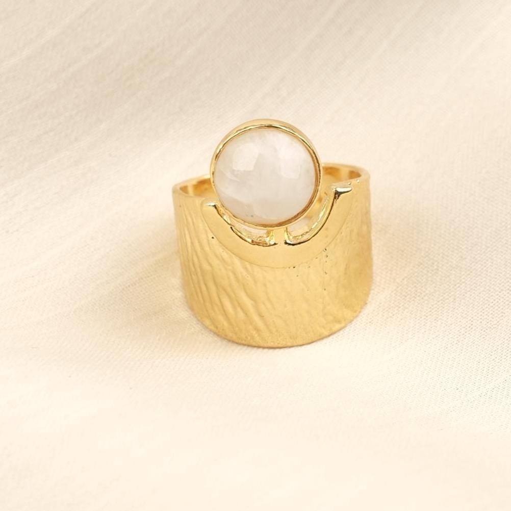 Handmade Regal Gemstone With Queen Style Setting, Antique Looking And Vintage Style Gold Plated Ring Featuring Bold Textured Band Design