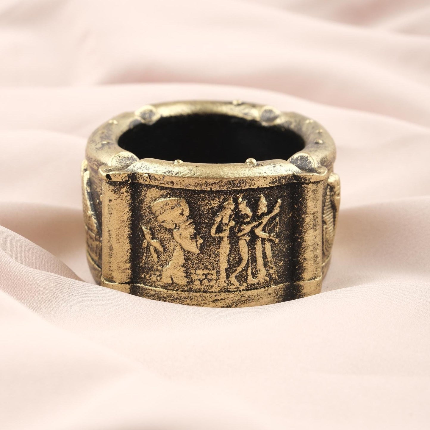 Black and Gold Pharoah Ashtray in Resin, Unique Egyptian Smoking Accessories, Ash Catcher for Smokers, Mini Portable Outdoor Ashtray