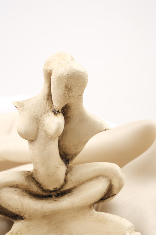 Embrace Couple Ashtray, Exotic Sensual Sculpture for Smokers, Handmade Romantic Tray  Artistic Gift for Home, 12.5x9x9.5cm White