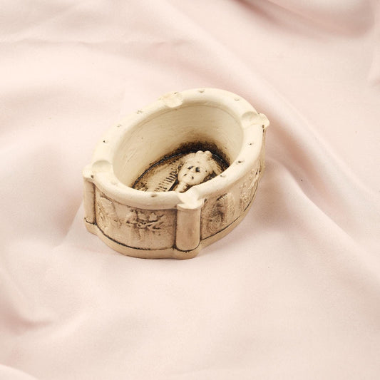 White Mini Pharaoh Egyptian Art Ashtray | 9 cm and 3.5 in, Small Resin Smoking Tray, Ancient Egypt Decor, Unique Smoker Gift, Cigarette Lid