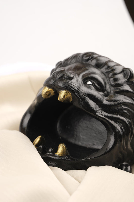 Roaring Lion Ashtray, Fierce Jungle Beast Design with Golden Fangs, Bold Handmade Smoking Tray  Powerful Gift Idea, 16x12x9.5cm Black