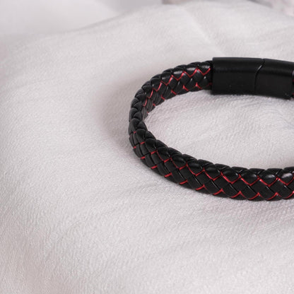 Black Leather Men's Bracelet – 22cm Minimalist Design with Red Stitching and Gold Accent