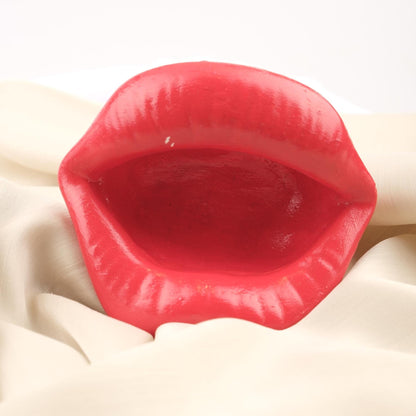 Red Lips Ashtray for Women, Bold Sexy Design, Handmade Lip-Shaped Smoking Tray, Eye-Catching Pop Art Decor  Unique Gift, 6x12x11cm