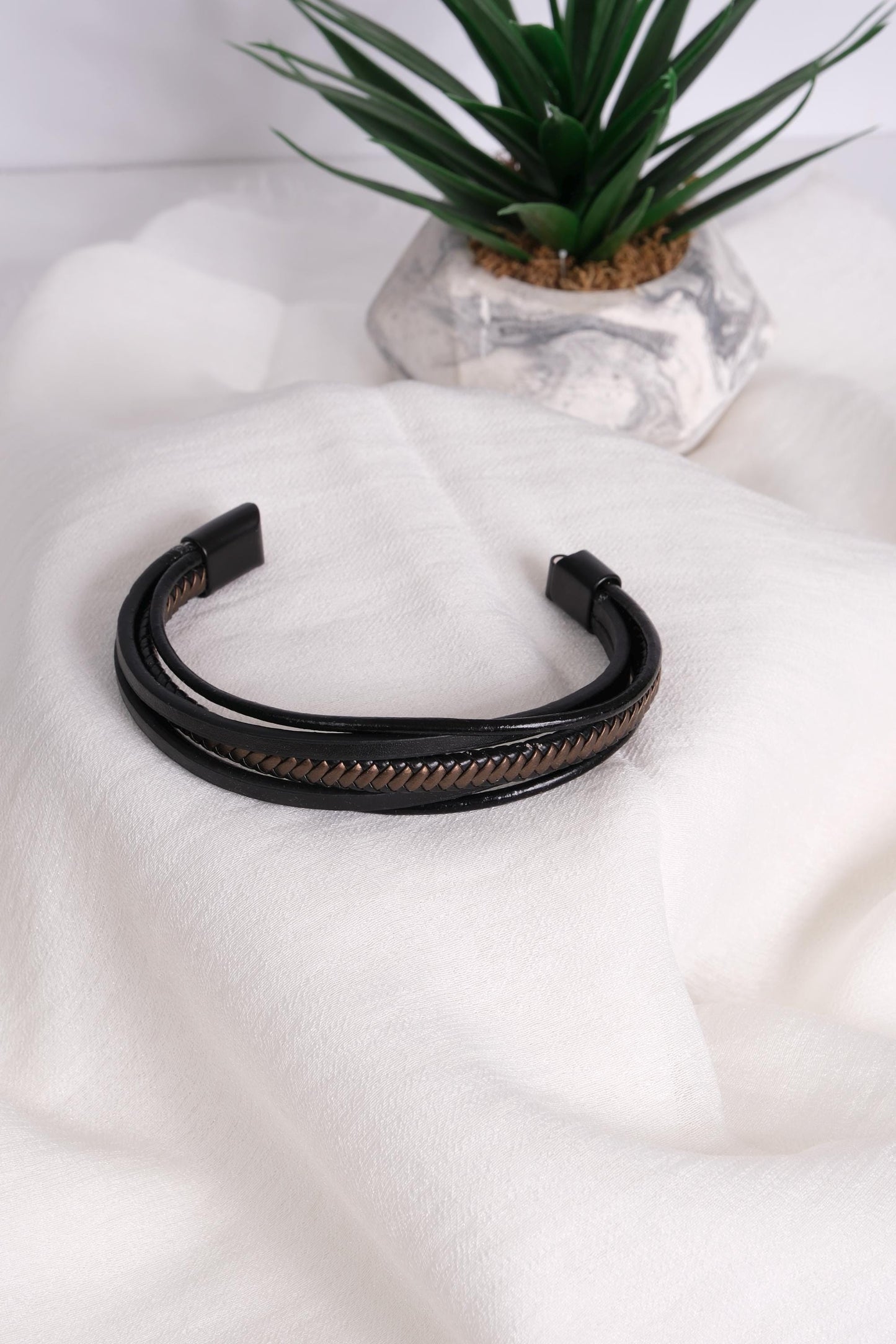 Brown Leather Bracelet for Men, 22cm, Genuine Leather, Classic Shape, Bold Minimalist Style, Durable Gift for Him