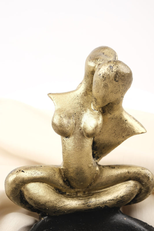 Exotic Gold Embrace Couple Ashtray, Artistic Smoking Tray for Smokers, Handmade Sensual Sculpture Decor  Vintage Style Gift, 12.5x9x9.5cm