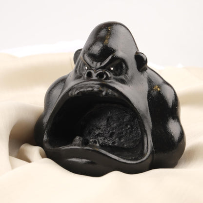 Black Gorilla Ashtray, Bold Wild Animal Head Design, Fierce Jungle Decor Piece for Smokers  Handmade Beast Style Gift, 13x13x13cm