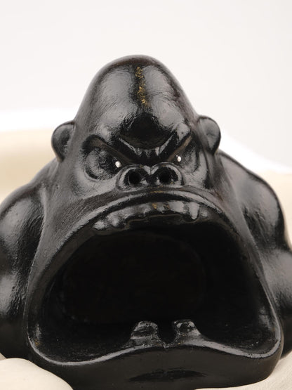 Black Gorilla Ashtray, Bold Wild Animal Head Design, Fierce Jungle Decor Piece for Smokers  Handmade Beast Style Gift, 13x13x13cm