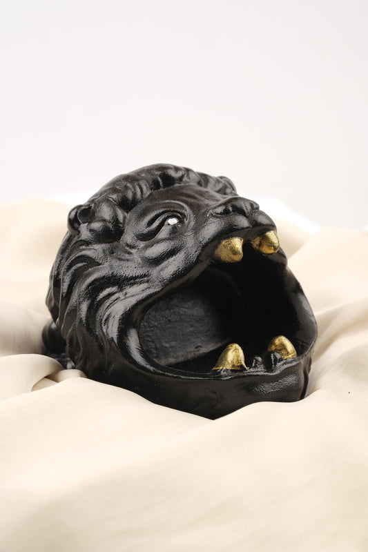 Roaring Lion Ashtray, Fierce Jungle Beast Design with Golden Fangs, Bold Handmade Smoking Tray  Powerful Gift Idea, 16x12x9.5cm Black