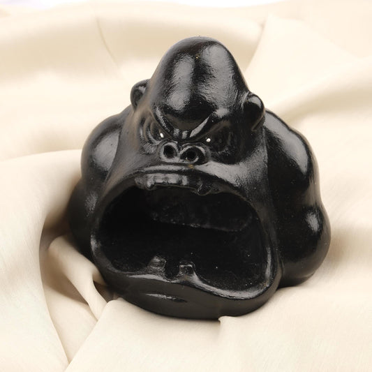 Black Gorilla Ashtray, Bold Wild Animal Head Design, Fierce Jungle Decor Piece for Smokers  Handmade Beast Style Gift, 13x13x13cm