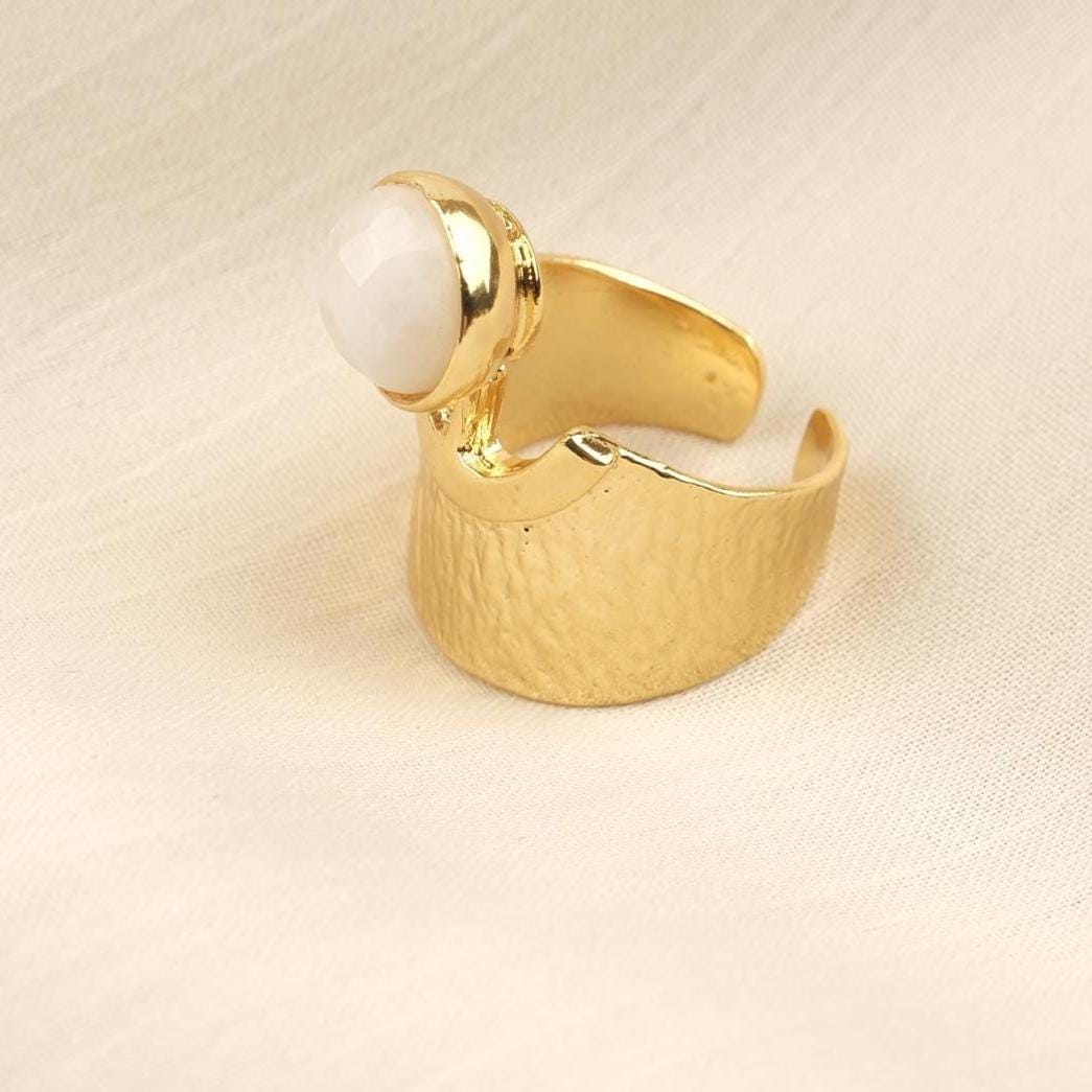 Handmade Regal Gemstone With Queen Style Setting, Antique Looking And Vintage Style Gold Plated Ring Featuring Bold Textured Band Design