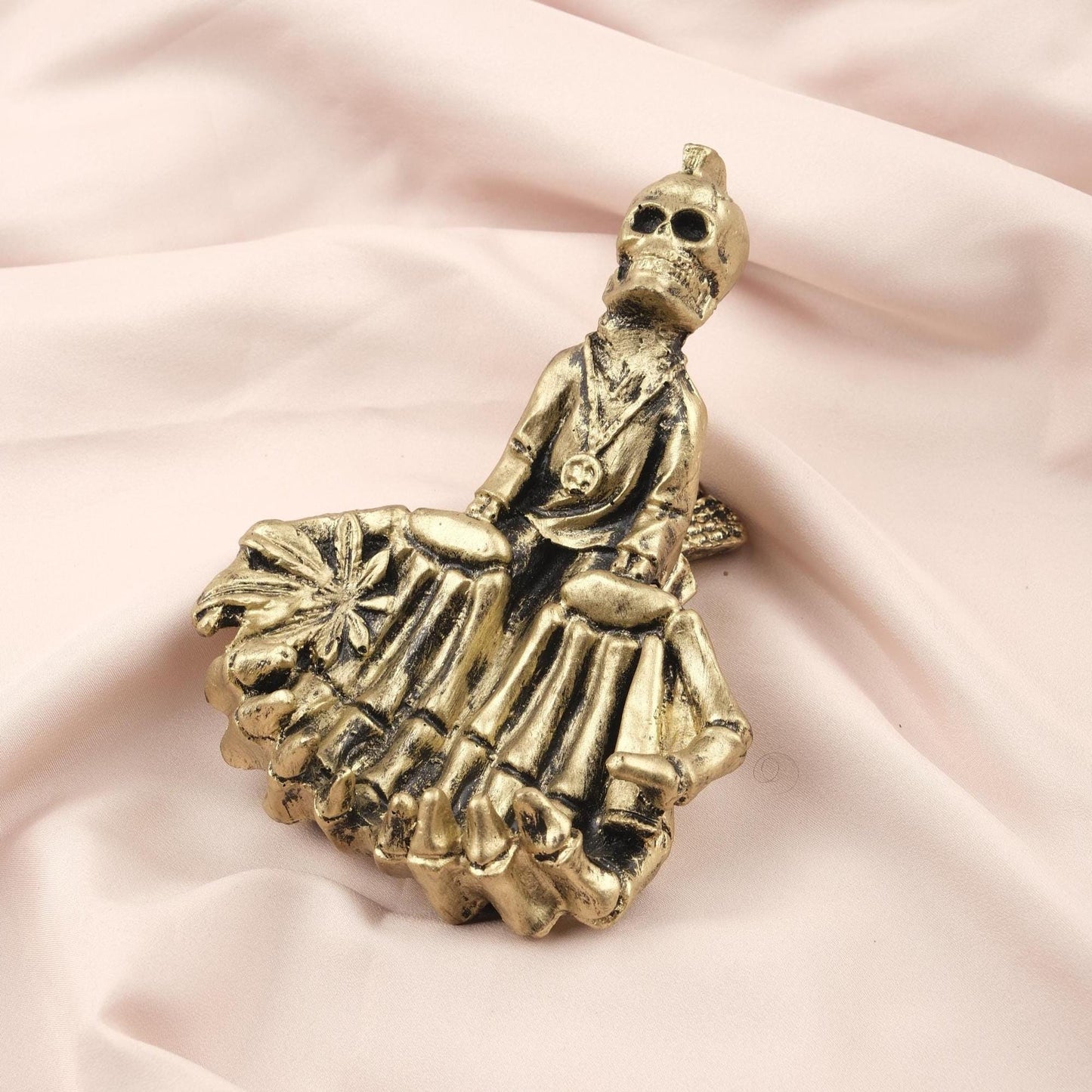 Exotic Skeleton Ashtray in Resin | Unique Smoking Accessories for Hippie Lovers, Marijuana Leaf Cigarette Lid, Cigar Ash Tray, Unique Gift