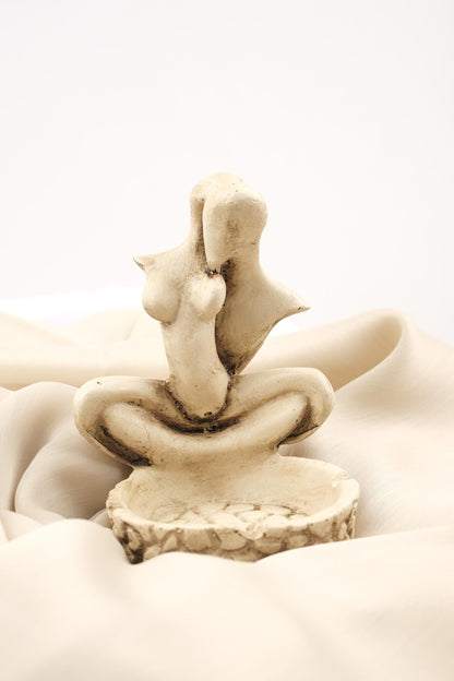 Embrace Couple Ashtray, Exotic Sensual Sculpture for Smokers, Handmade Romantic Tray  Artistic Gift for Home, 12.5x9x9.5cm White