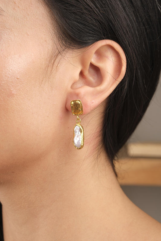 Handmade Genuine Pearl Stud Earrings with Artistic and Textured Design, Vintage Style, Antique Looking Gift, Elegant Minimalist Jewelry