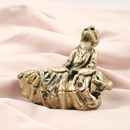 Exotic Skeleton Ashtray in Resin | Unique Smoking Accessories for Hippie Lovers, Marijuana Leaf Cigarette Lid, Cigar Ash Tray, Unique Gift