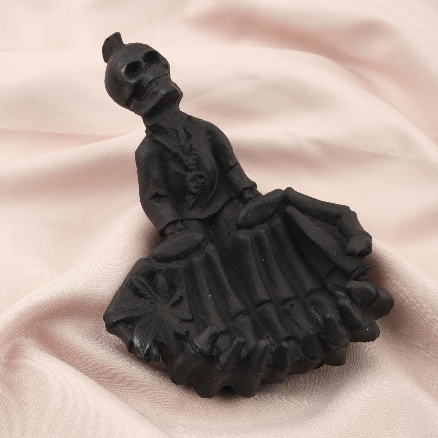 Black Skeleton & Marijuana Leaf Ashtray in Resin | Unique Smokers Gift Hippie Style Ashtray, Handmade Cigarette Lid | Smoking Accessories
