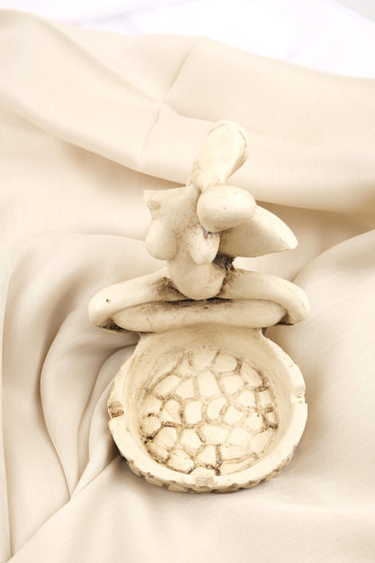 Embrace Couple Ashtray, Exotic Sensual Sculpture for Smokers, Handmade Romantic Tray  Artistic Gift for Home, 12.5x9x9.5cm White