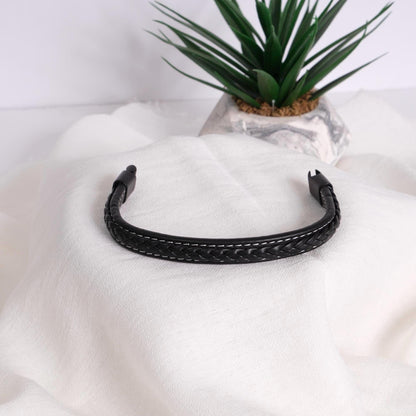 Minimal Black and White Leather Men's Bracelet – 22cm Genuine Leather with Sleek White Braided Design