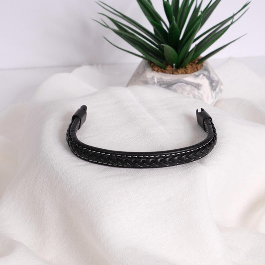 Minimal Black and White Leather Men's Bracelet – 22cm Genuine Leather with Sleek White Braided Design