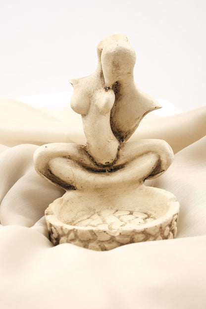 Embrace Couple Ashtray, Exotic Sensual Sculpture for Smokers, Handmade Romantic Tray  Artistic Gift for Home, 12.5x9x9.5cm White